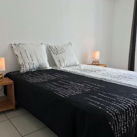 Meuble Homard Avec Jacuzzi Et Vue Mer Saint-Gilles Les Bains Zewnętrze zdjęcie