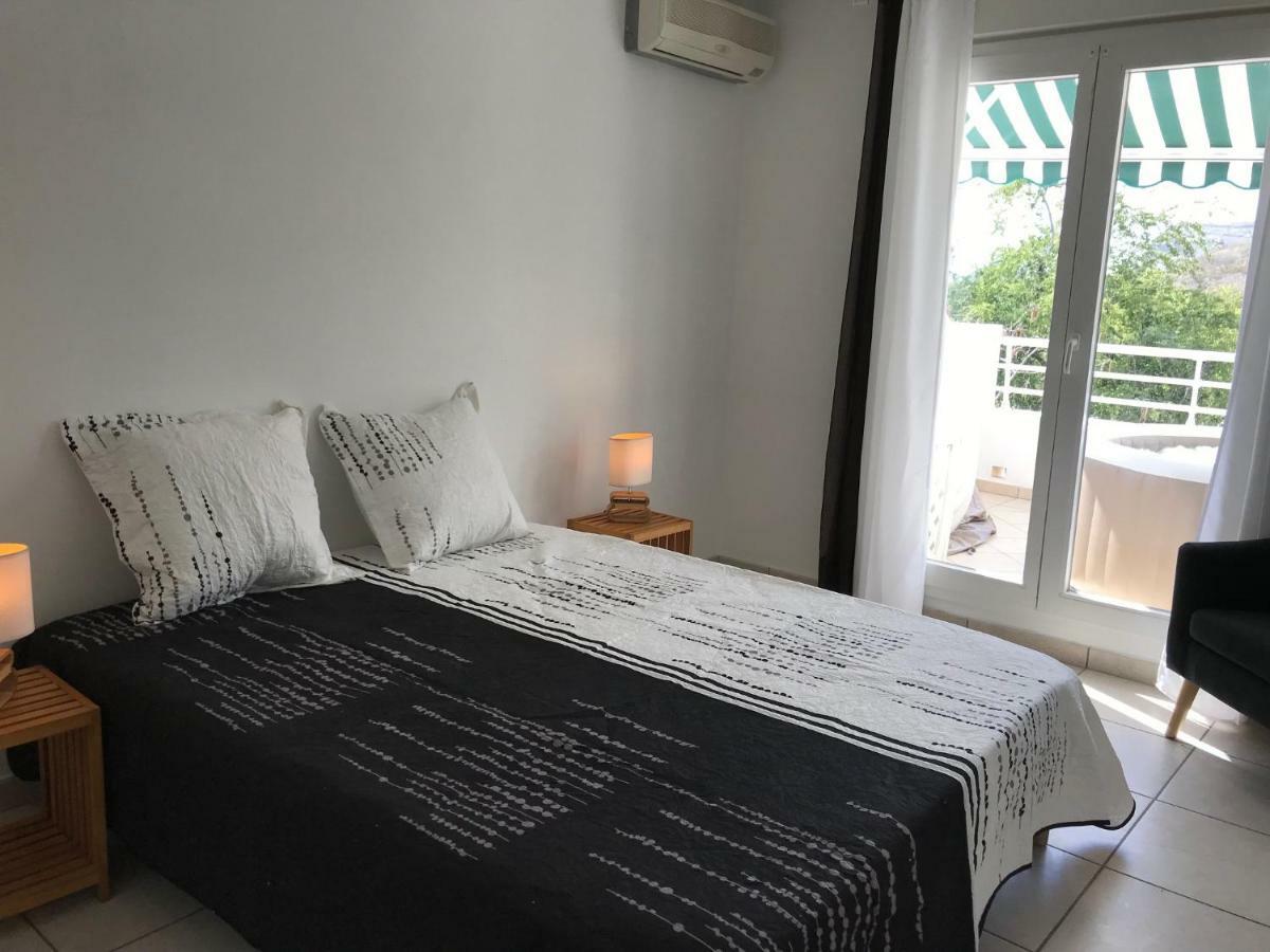 Meuble Homard Avec Jacuzzi Et Vue Mer Saint-Gilles Les Bains Zewnętrze zdjęcie