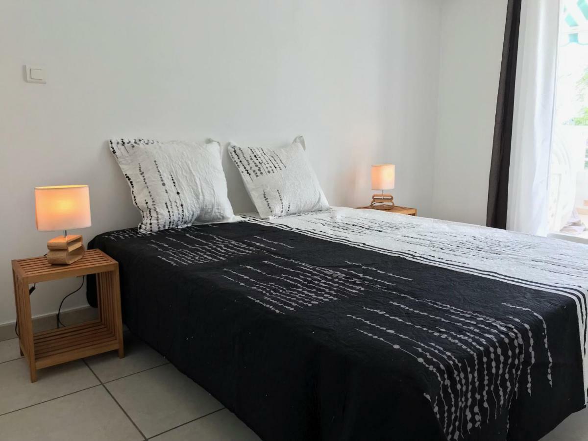 Meuble Homard Avec Jacuzzi Et Vue Mer Saint-Gilles Les Bains Zewnętrze zdjęcie