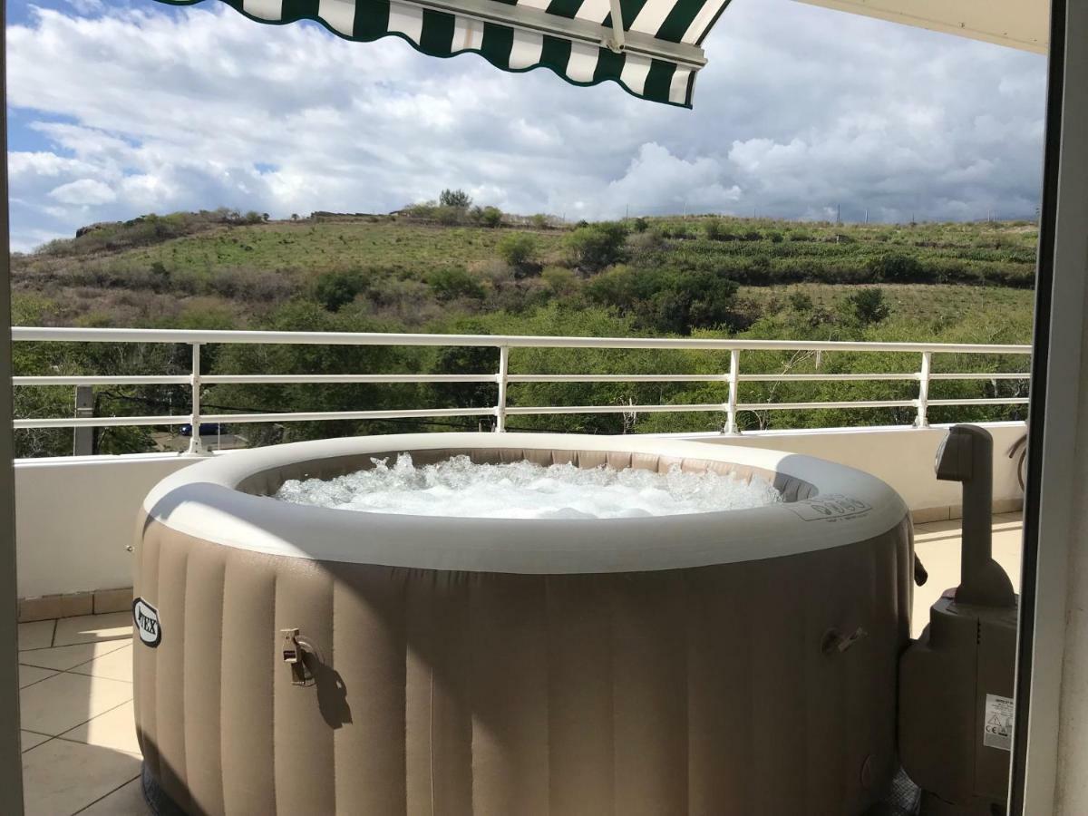 Meuble Homard Avec Jacuzzi Et Vue Mer Saint-Gilles Les Bains Zewnętrze zdjęcie